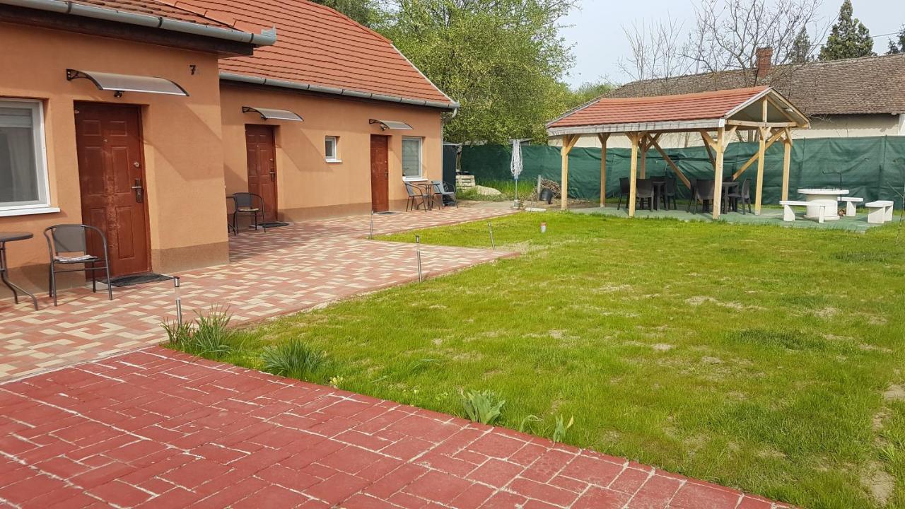 Angyal Apartman Cserkeszőlő Exterior foto